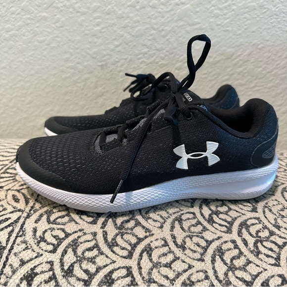 Under Armour Black Running Shoes Youth or Women's - Picture 3 of 8